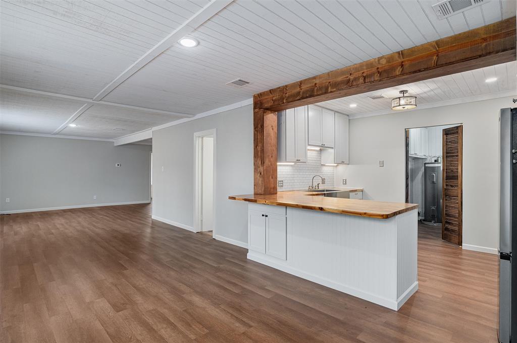 4340 Pruett Road Shreveport, LA 71107 - Photo 23 of 24 a large kitchen with granite countertop a large counter top space and stainless steel appliances