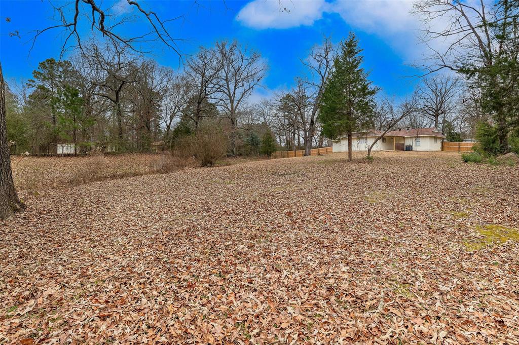 4340 Pruett Road Shreveport, LA 71107 - Photo 5 of 24 a view of a yard with trees