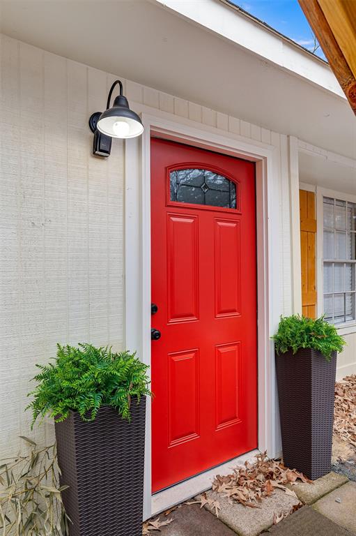 4340 Pruett Road Shreveport, LA 71107 - Photo 7 of 24 a front view of a house with potted plants