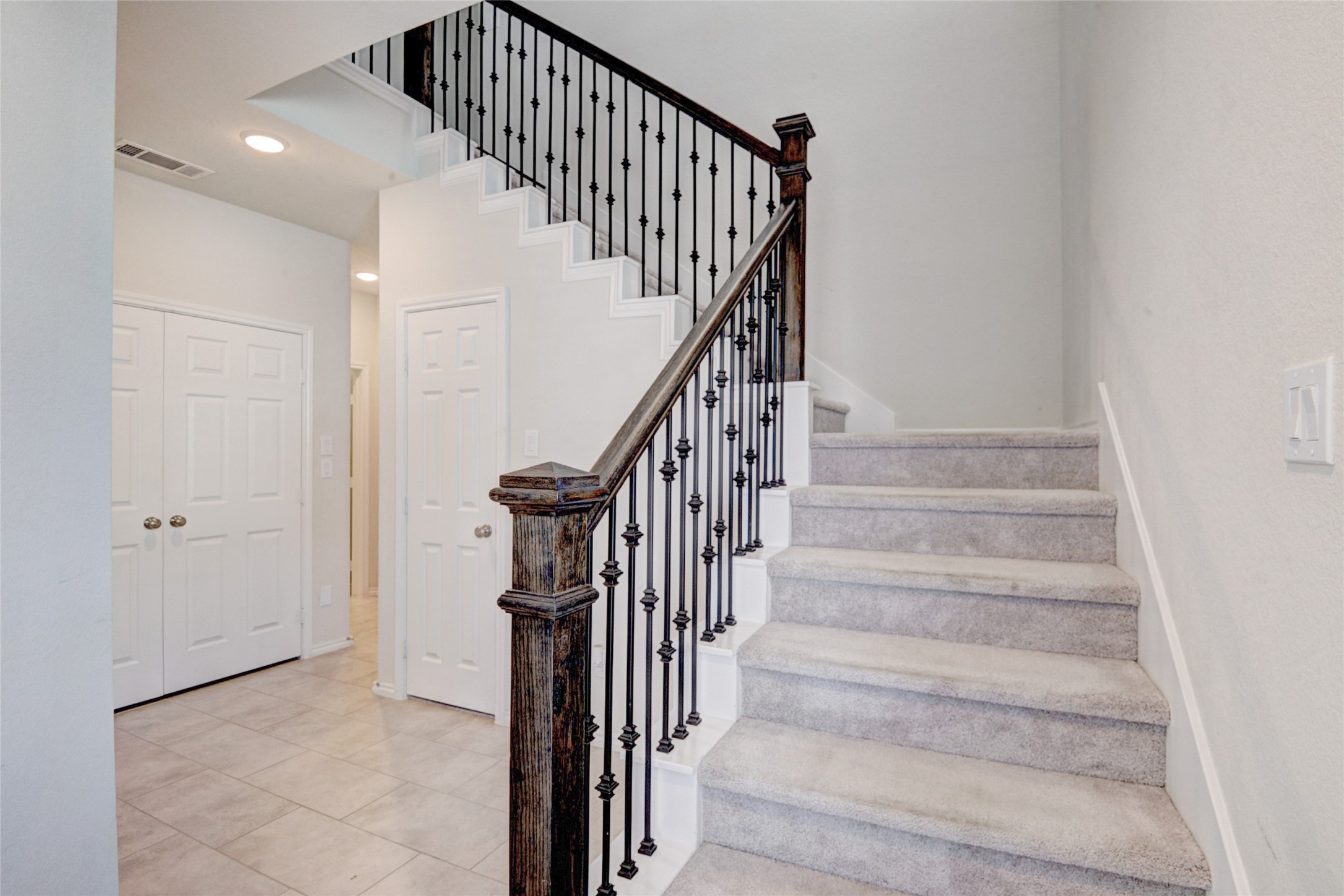 3104 Roseland Terrace Lane Houston, TX 77063 - Photo 11 of 14 a view of entryway