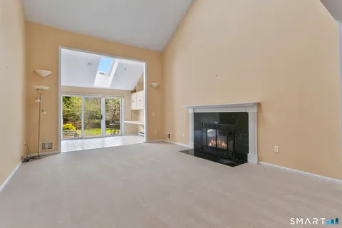 $1,099,000 | 203 Lansdowne, Unit 203, Westport, CT 06880