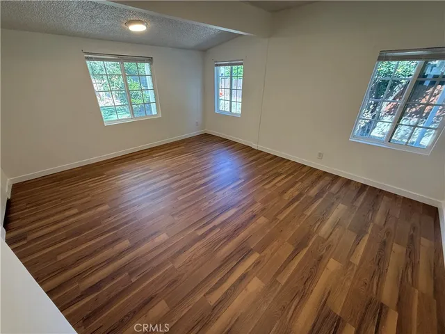 $3,900 | 19148 Saticoy Street, Reseda, CA 91335