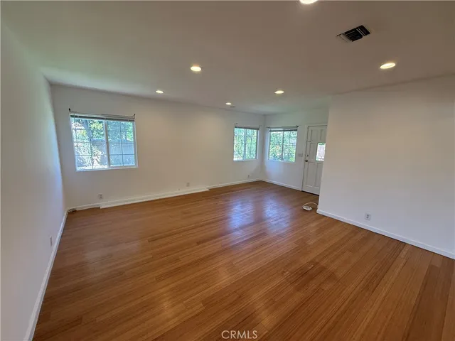 $3,900 | 19148 Saticoy Street, Reseda, CA 91335