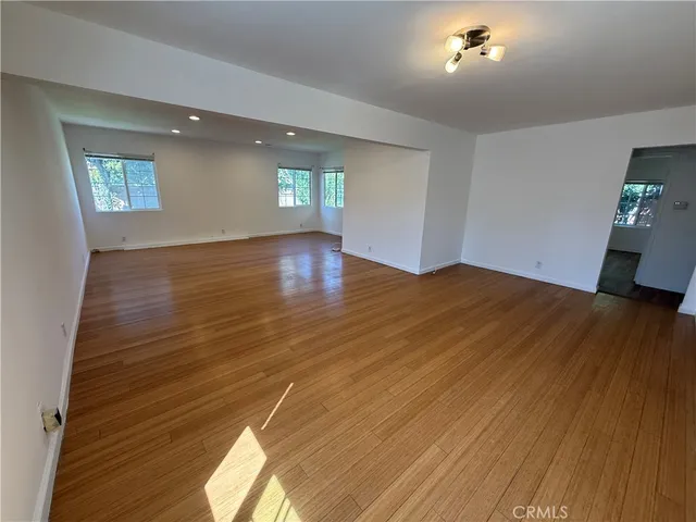 $3,900 | 19148 Saticoy Street, Reseda, CA 91335