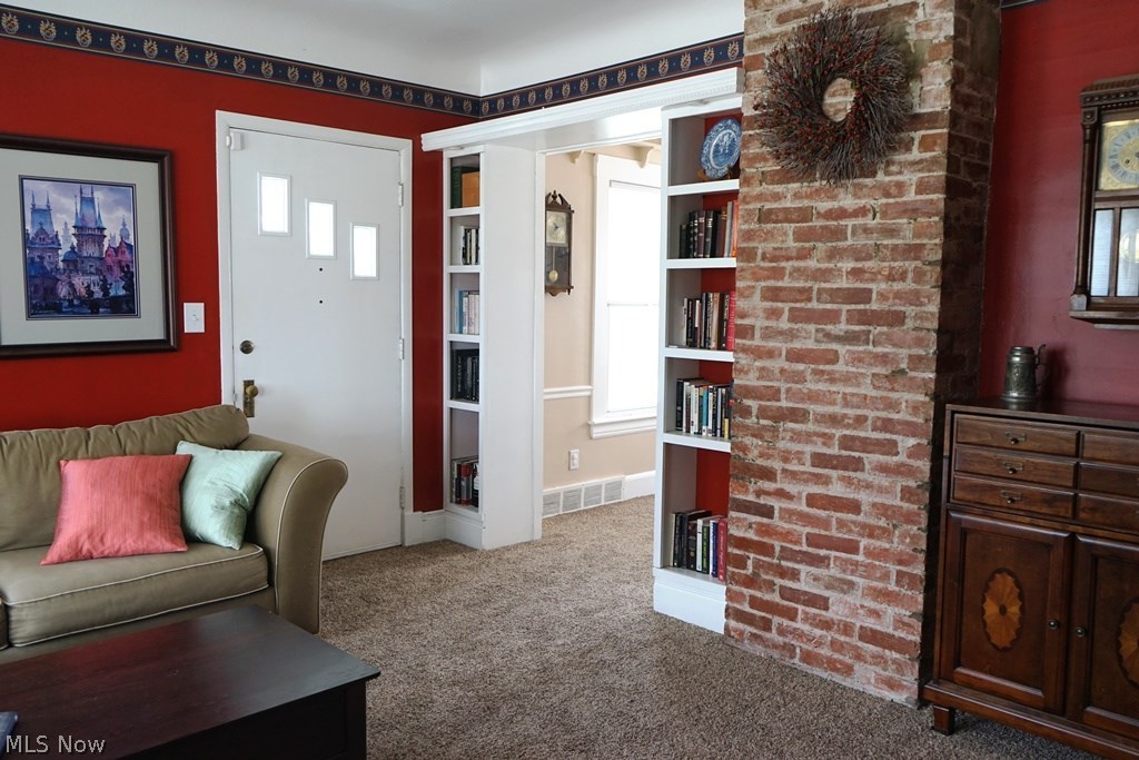 4497 Emerson Road Cleveland, OH 44121 - Photo 4 of 17