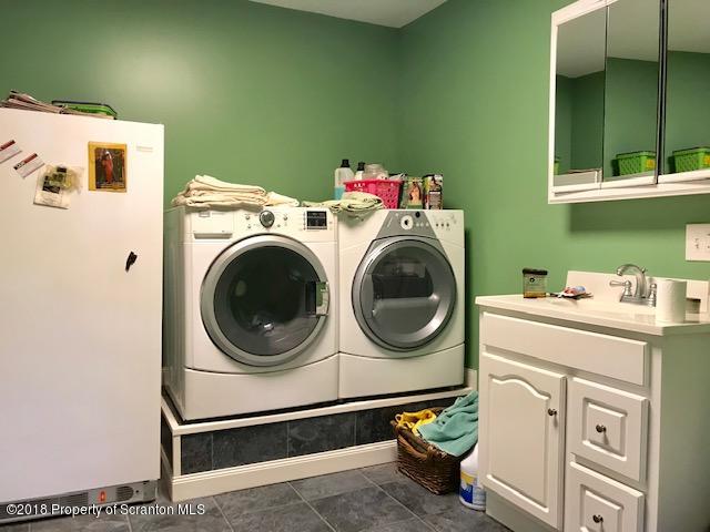 284 Manning Road Dalton, PA 18414 - Photo 10 of 33 Gallery Image 10
