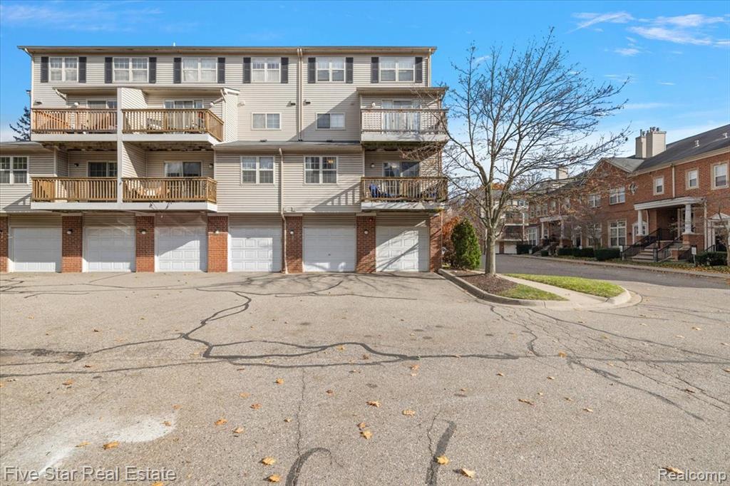 16924 Farmington Road, Unit 93 Livonia, MI 48154 - Photo 14 of 60 Gallery Image 14
