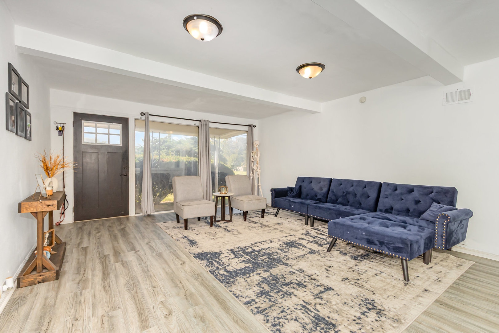 2535 Caton Farm Road Joliet, IL 60435 - Photo 4 of 25 a living room with a couch and a table