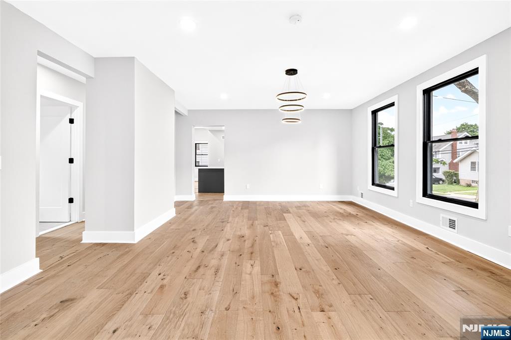447 Queen Anne Road Teaneck, NJ 07666 - Photo 8 of 50