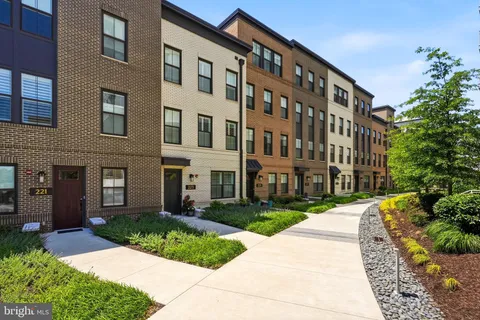 $1,999,999 | 223 Montgomery Street, Alexandria, VA 22314