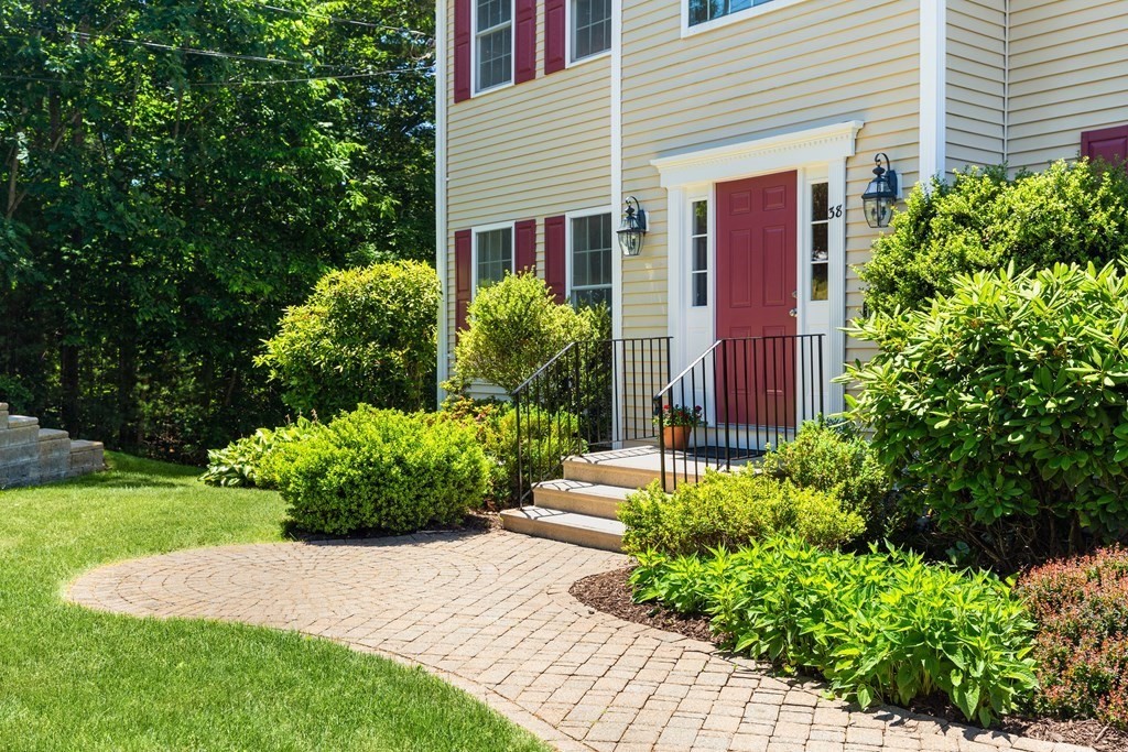 38 Meadowbrook Road Franklin, MA 02038 - Photo 3 of 42 Gallery Image 3