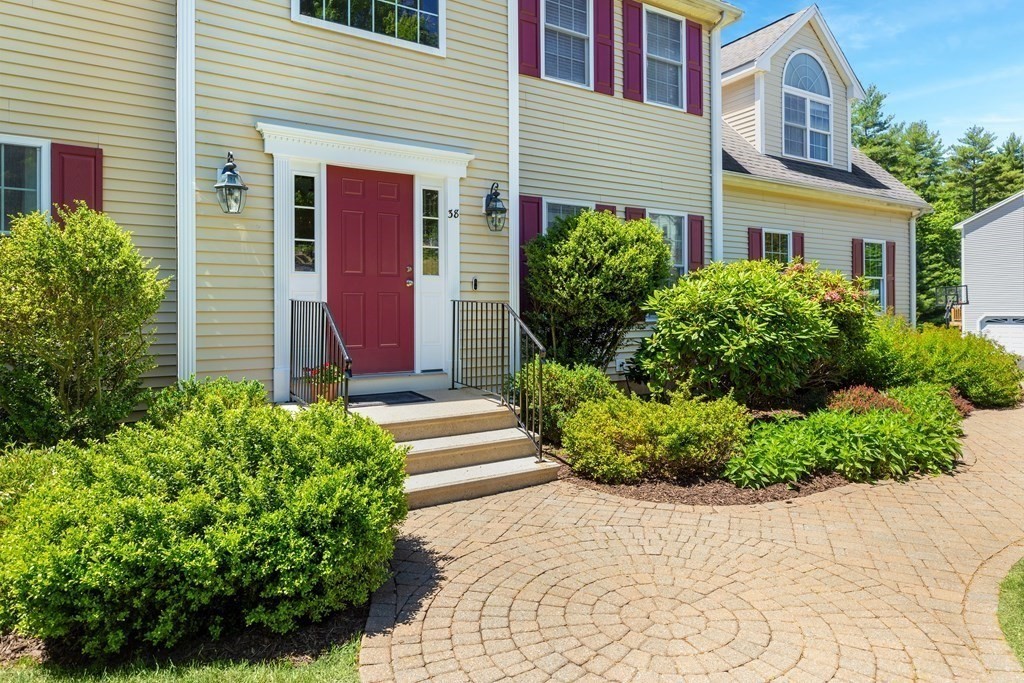 38 Meadowbrook Road Franklin, MA 02038 - Photo 4 of 42 Gallery Image 4