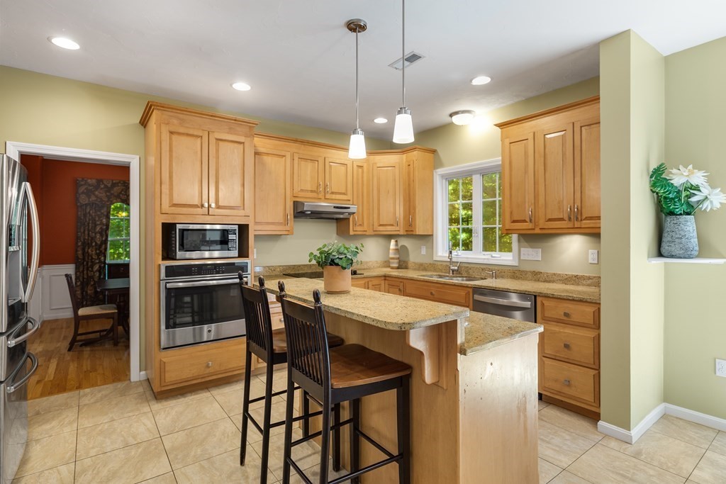 38 Meadowbrook Road Franklin, MA 02038 - Photo 8 of 42 Gallery Image 8
