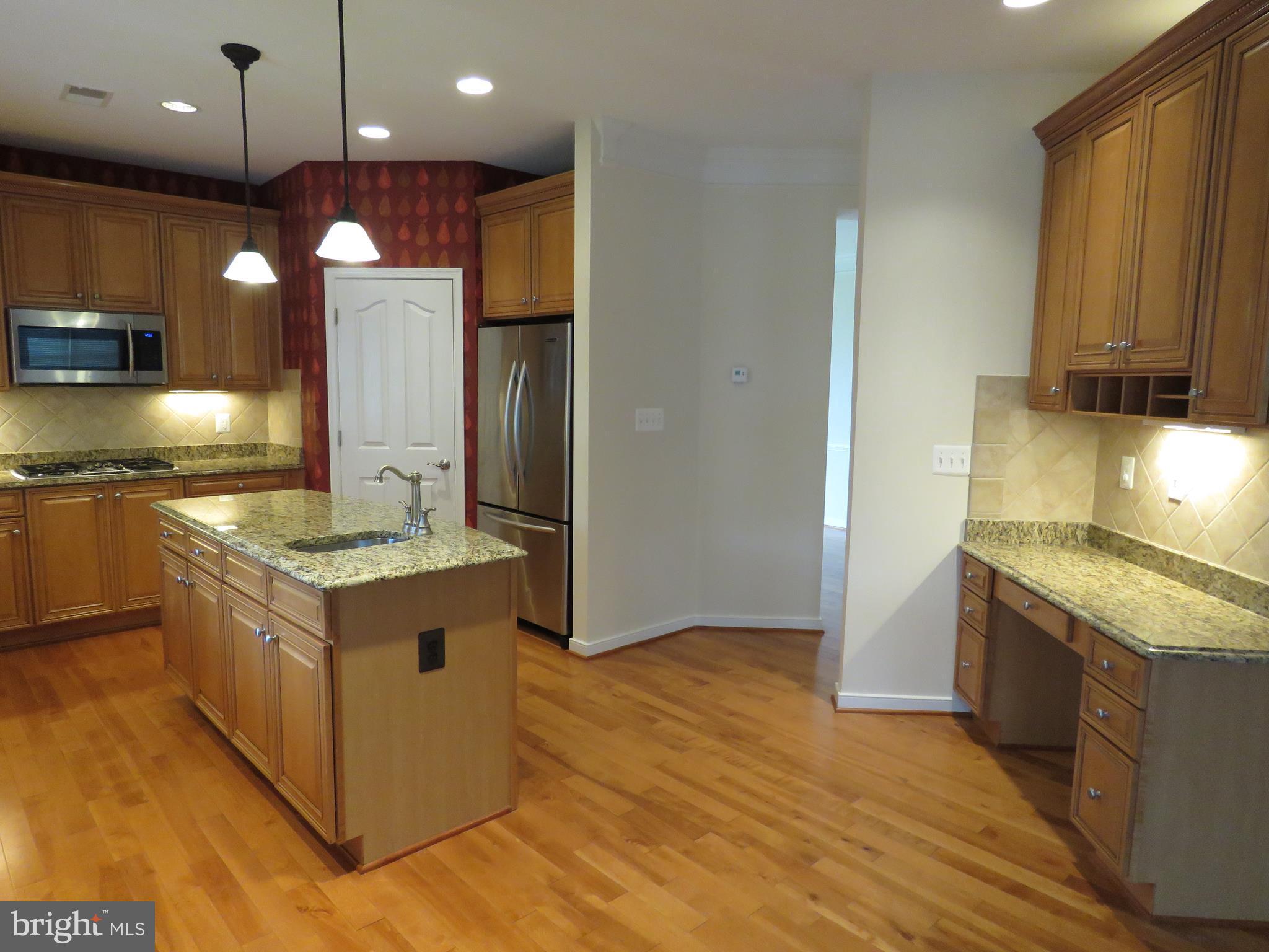 upgraded cabinets, granite, stainless, built ins