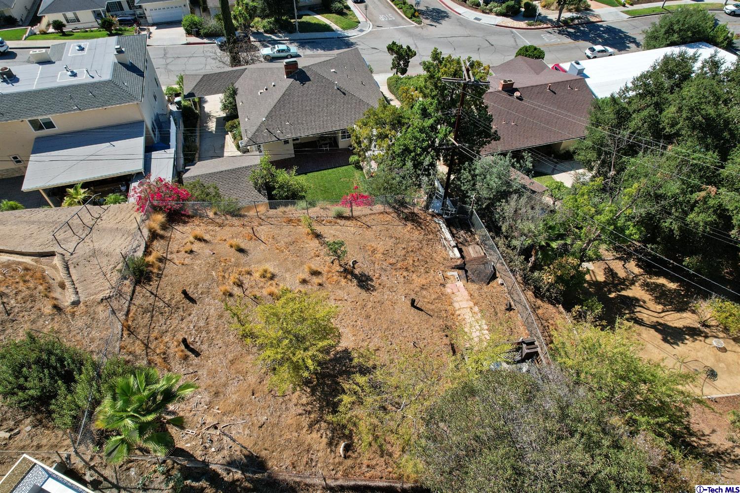 107 East Kenneth Road Glendale, CA 91207 - Photo 12 of 55 Gallery Image 12