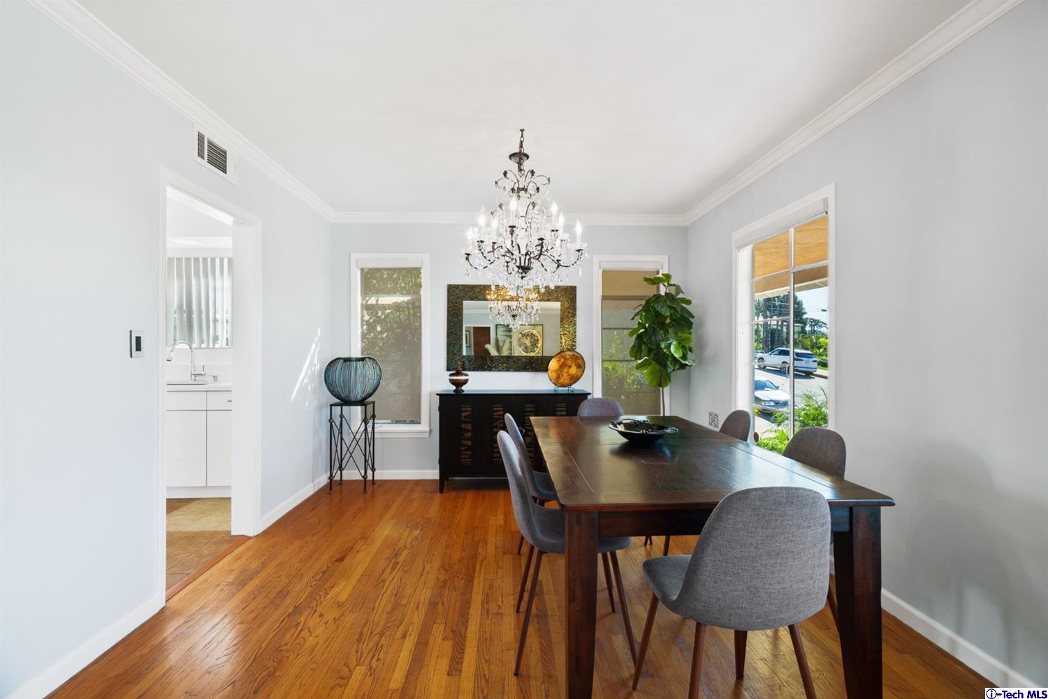 107 East Kenneth Road Glendale, CA 91207 - Photo 23 of 55 Gallery Image 23