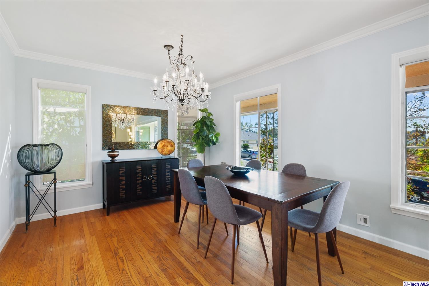 107 East Kenneth Road Glendale, CA 91207 - Photo 24 of 55 Gallery Image 24