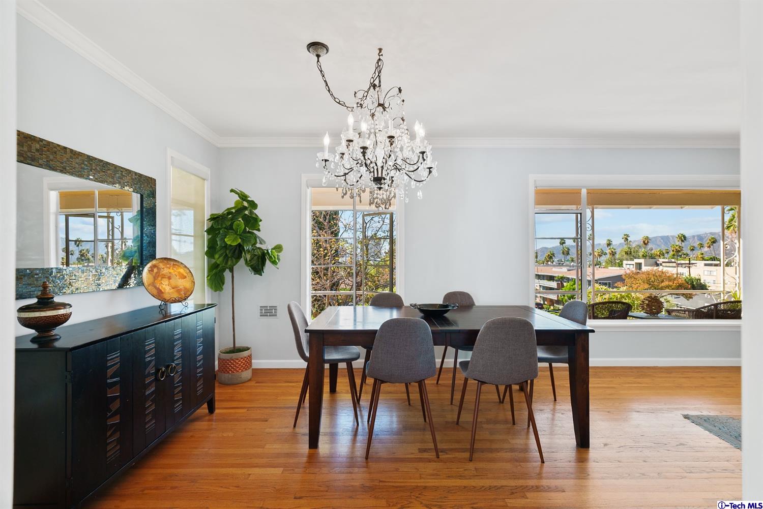 107 East Kenneth Road Glendale, CA 91207 - Photo 25 of 55 Gallery Image 25