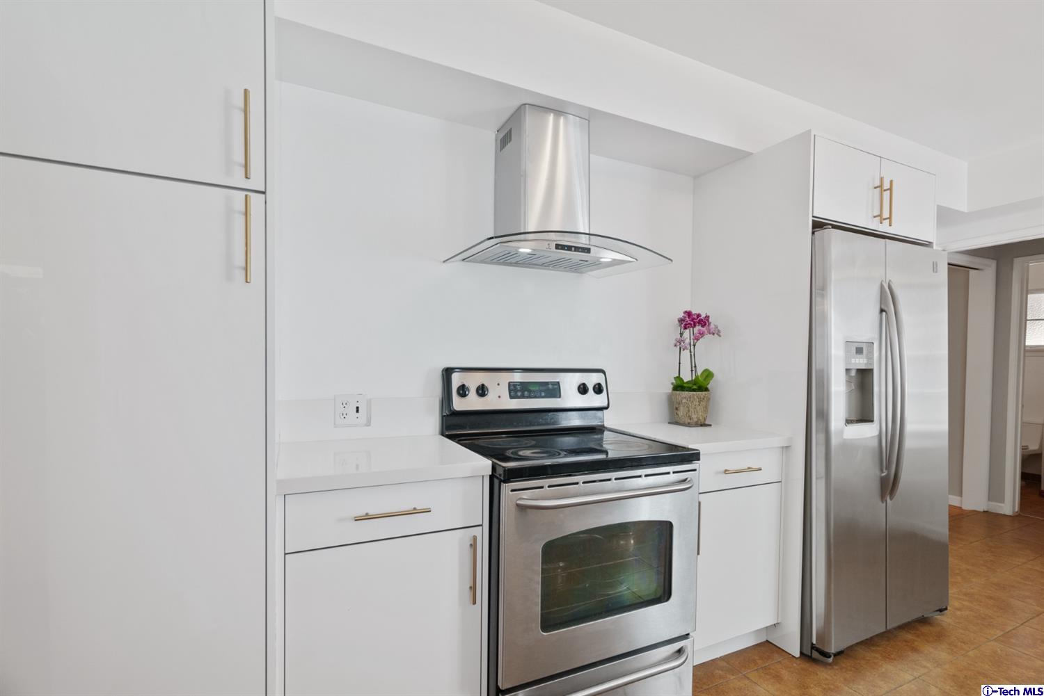 107 East Kenneth Road Glendale, CA 91207 - Photo 27 of 55 Gallery Image 27