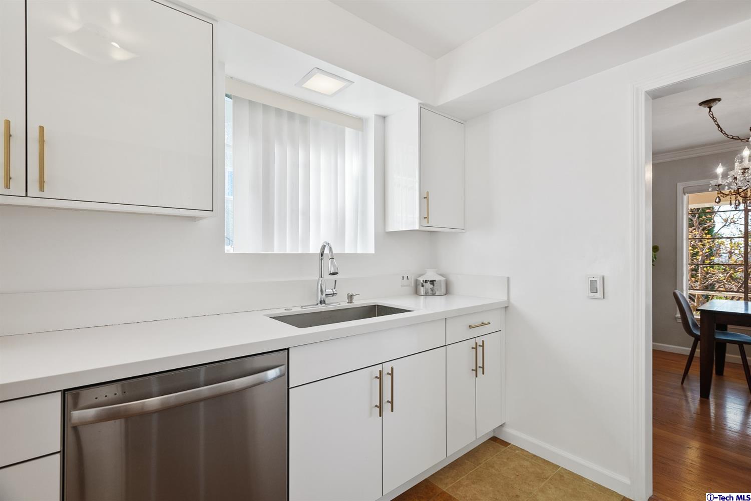 107 East Kenneth Road Glendale, CA 91207 - Photo 28 of 55 Gallery Image 28