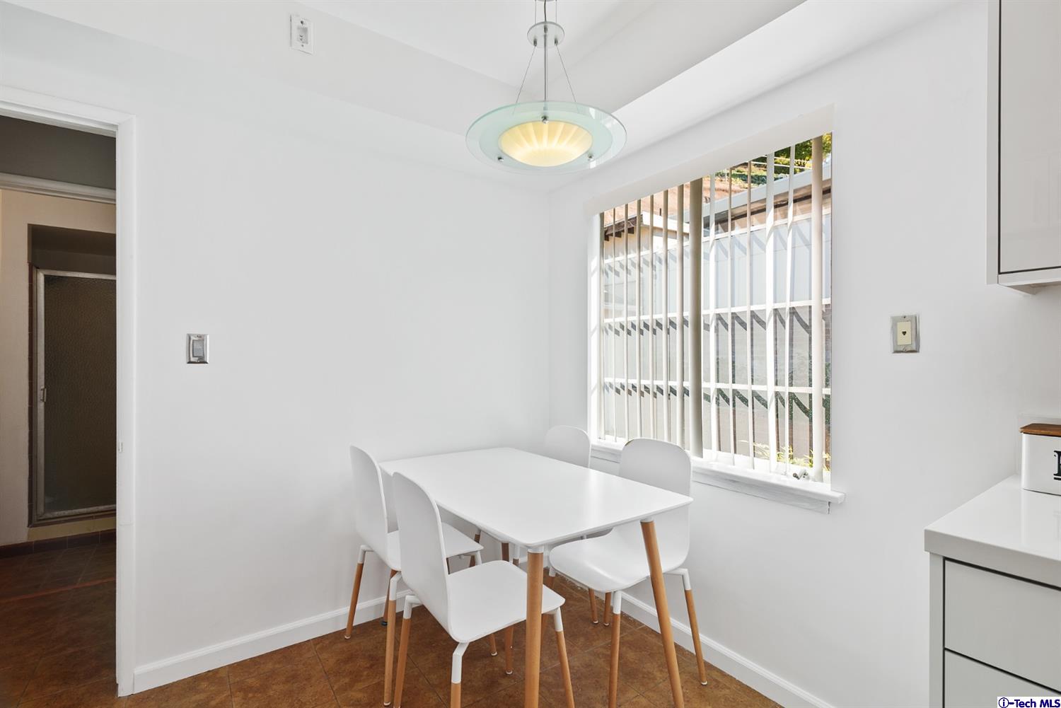107 East Kenneth Road Glendale, CA 91207 - Photo 30 of 55 Gallery Image 30