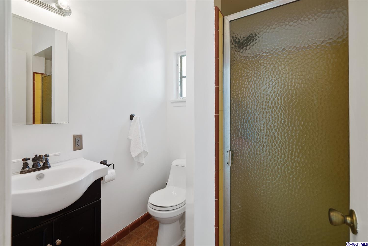 107 East Kenneth Road Glendale, CA 91207 - Photo 32 of 55 Gallery Image 32