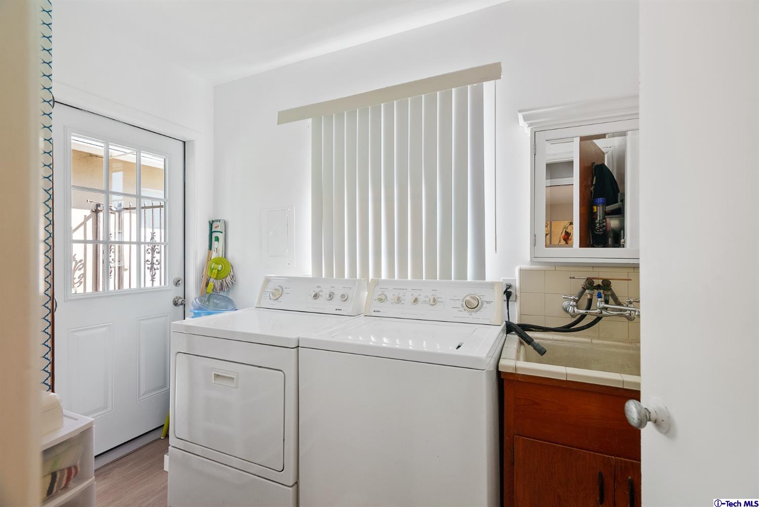 107 East Kenneth Road Glendale, CA 91207 - Photo 36 of 55 Gallery Image 36