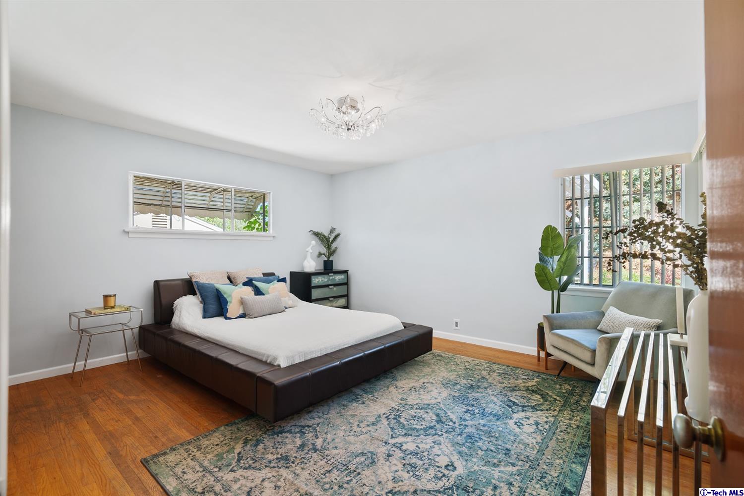 107 East Kenneth Road Glendale, CA 91207 - Photo 38 of 55 Gallery Image 38