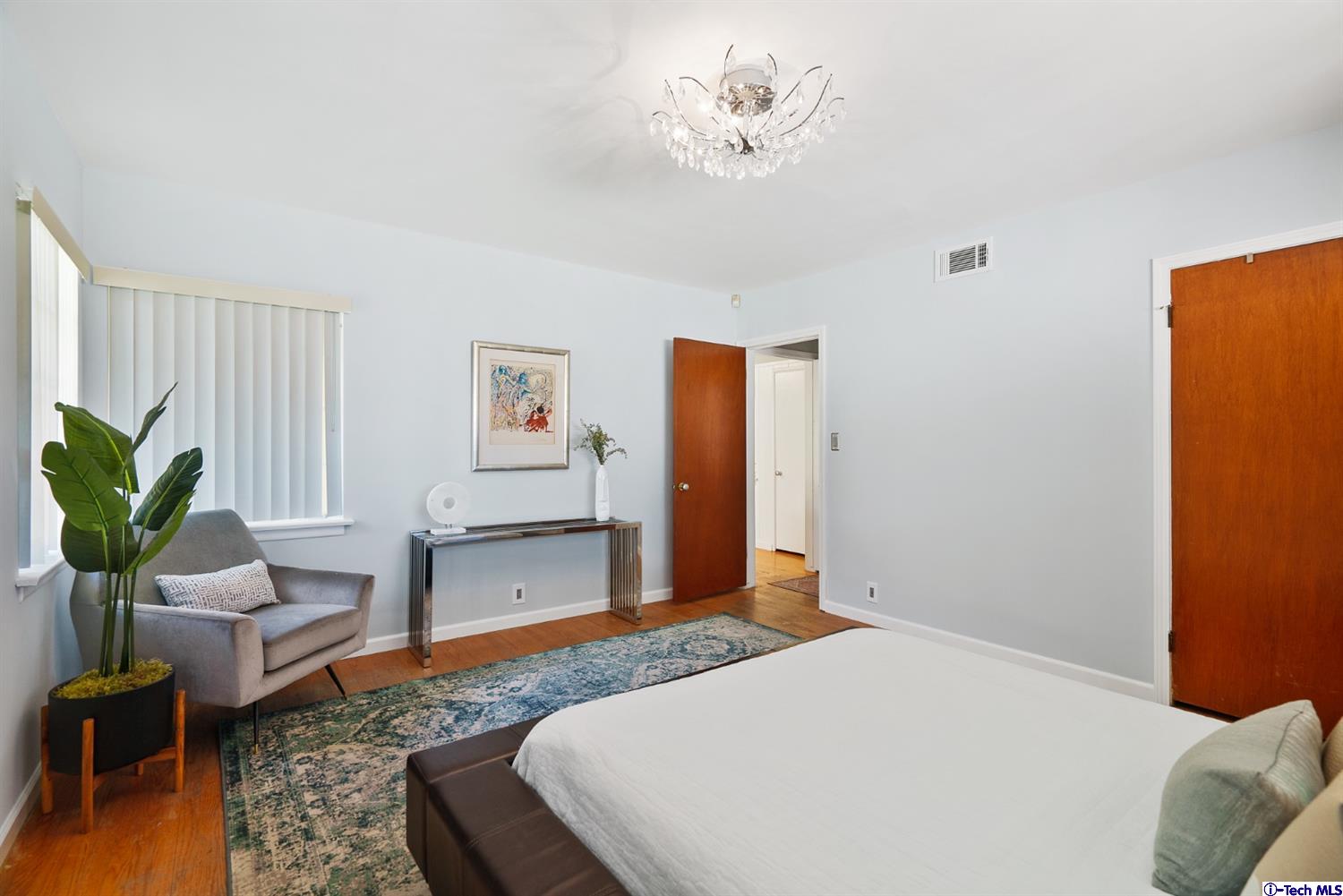 107 East Kenneth Road Glendale, CA 91207 - Photo 40 of 55 Gallery Image 40