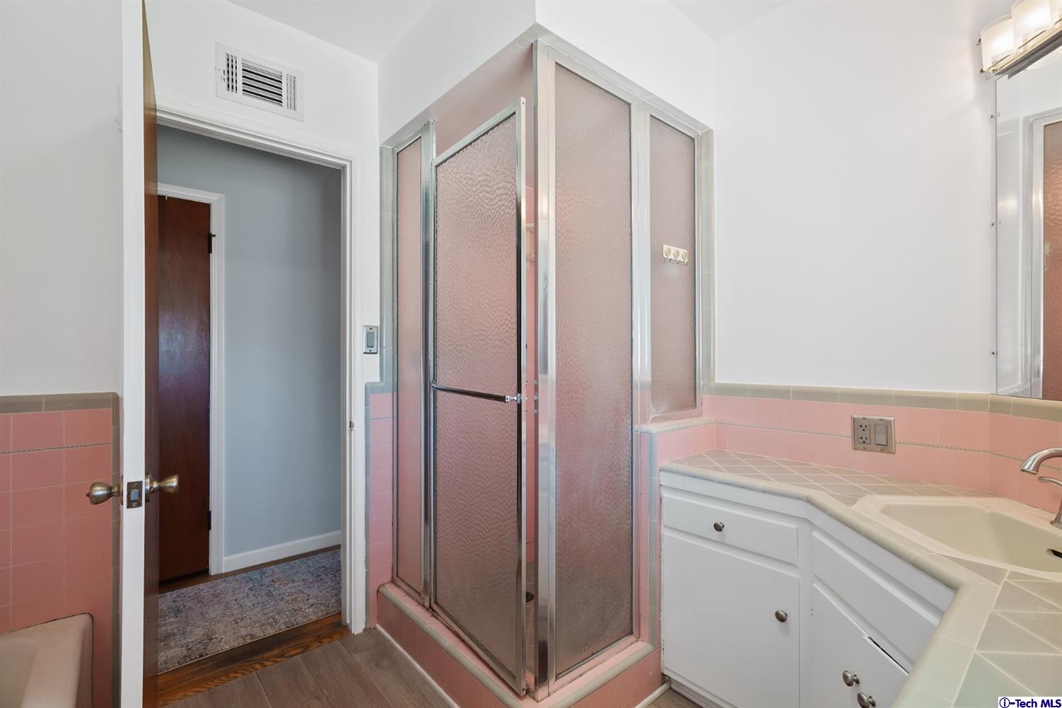 107 East Kenneth Road Glendale, CA 91207 - Photo 42 of 55 Gallery Image 42