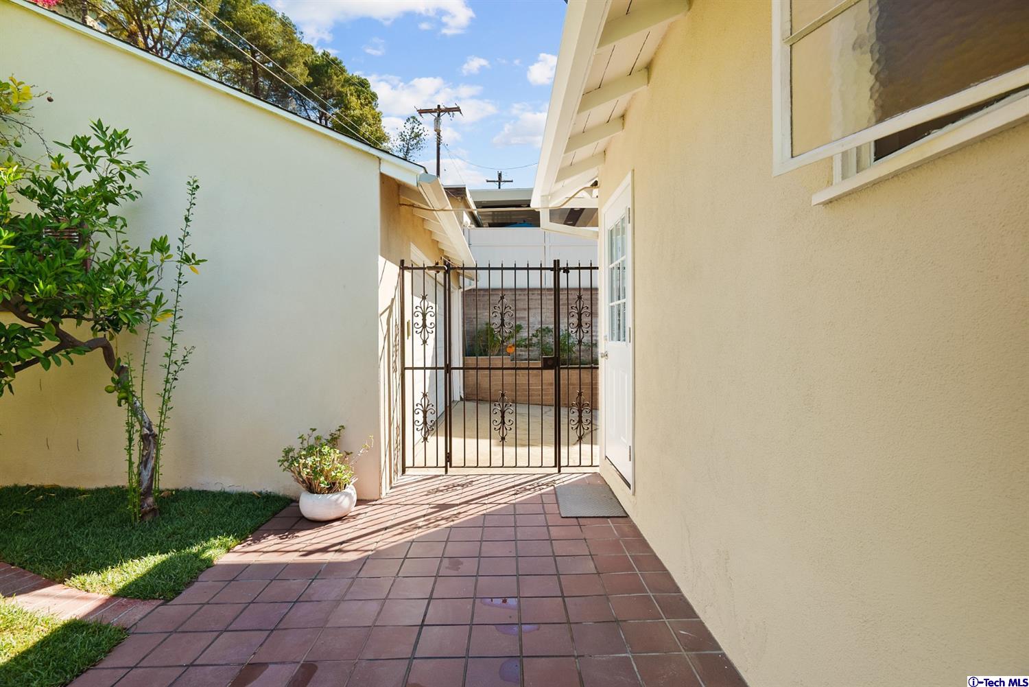 107 East Kenneth Road Glendale, CA 91207 - Photo 50 of 55 Gallery Image 50