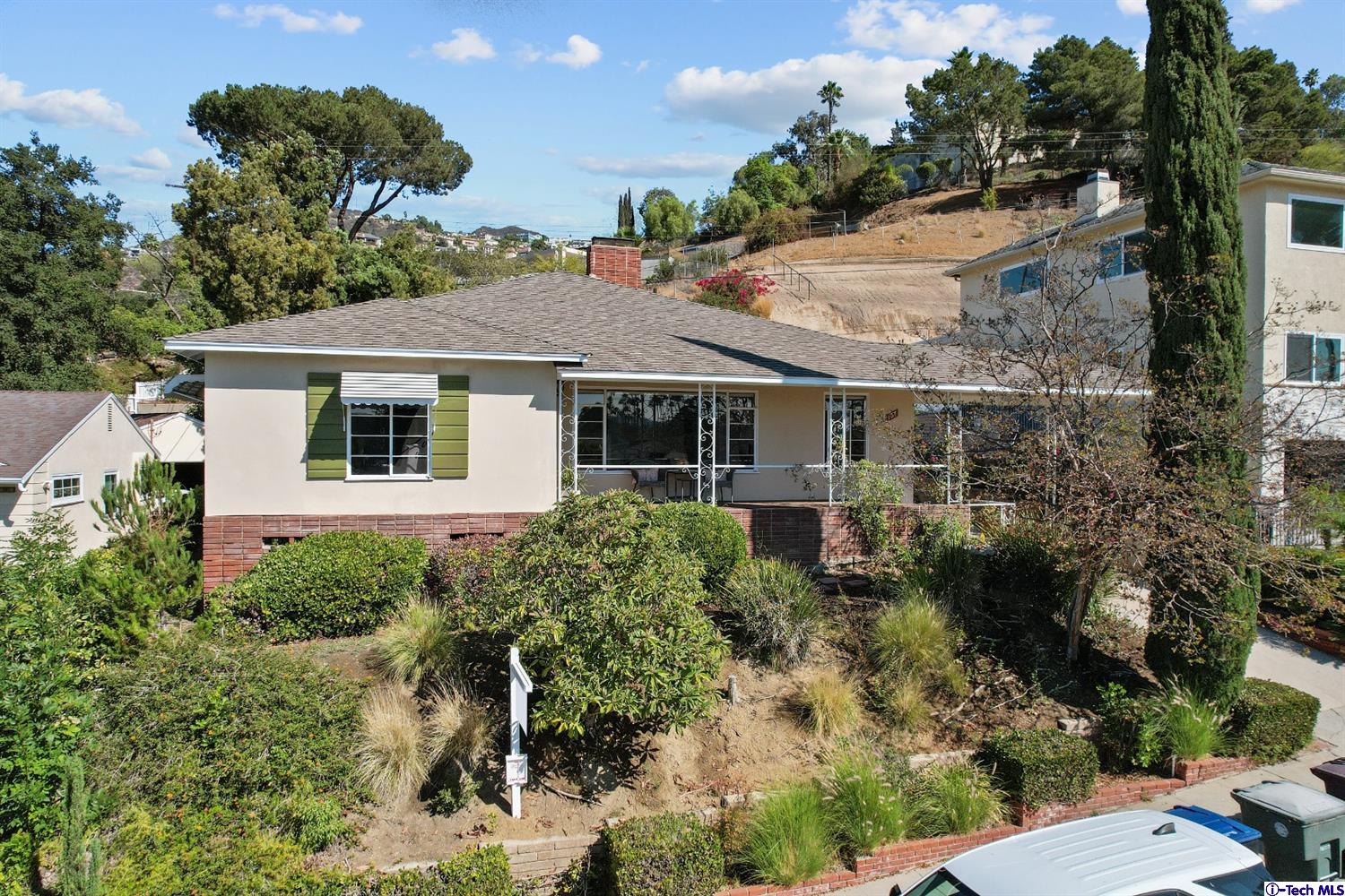 107 East Kenneth Road Glendale, CA 91207 - Photo 9 of 55 Gallery Image 9