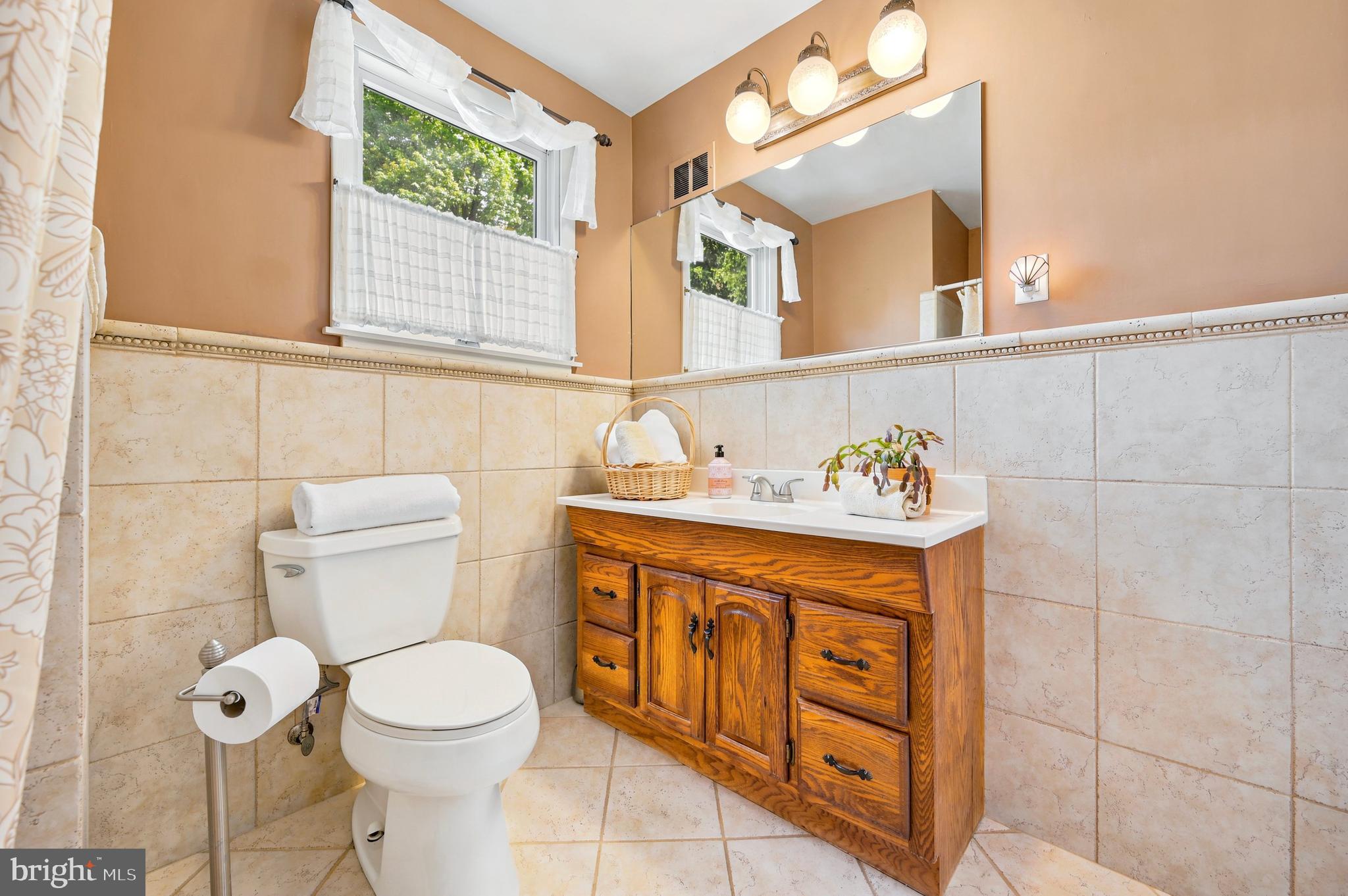 243 Buckboard Road Willow Grove, PA 19090 - Photo 16 of 29 Hall Bath