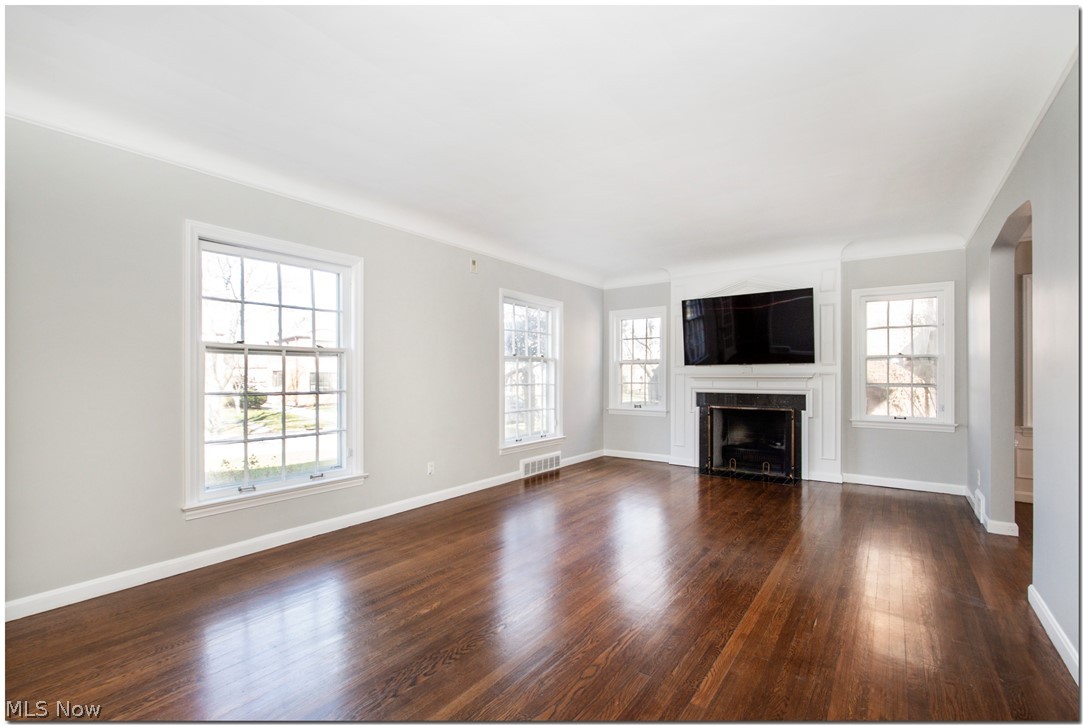 2611 Fenwick Road Cleveland, OH 44118 - Photo 5 of 35 Gallery Image 5