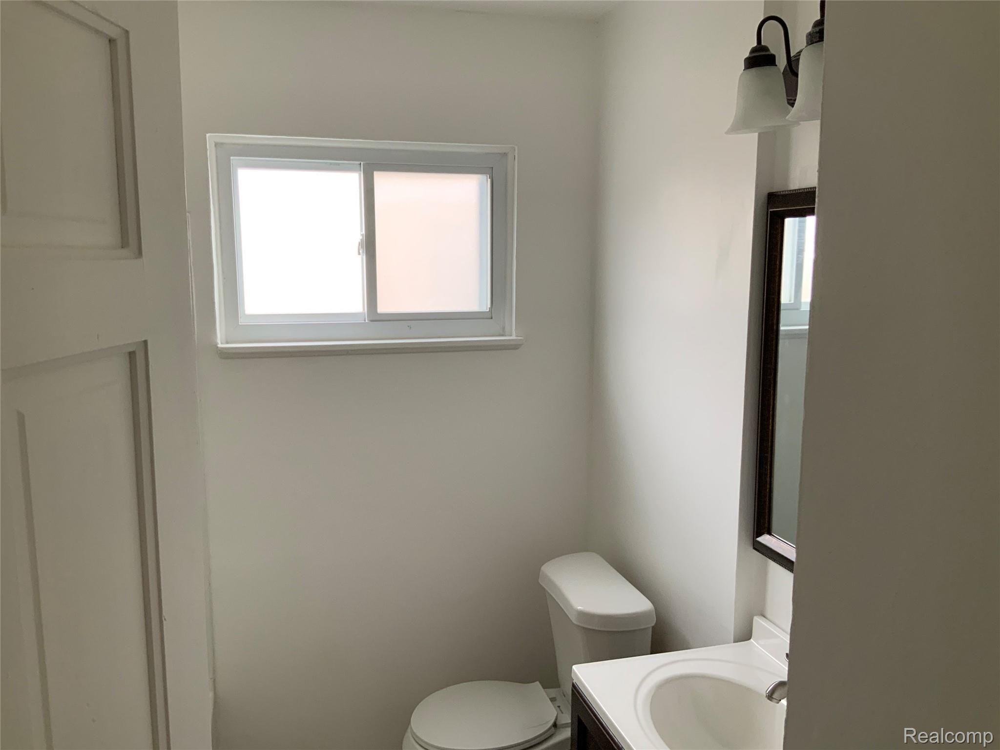 1005 Hemphill Road Flint, MI 48507 - Photo 9 of 16 0F763853-283C-496B-A42C-3E791238E6F2.jpeg