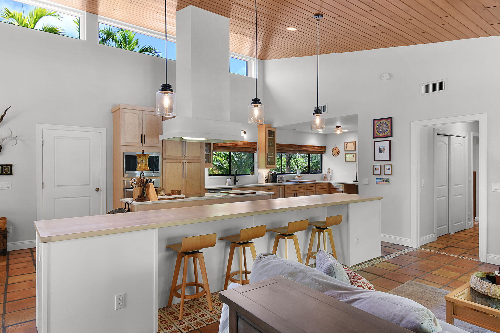 1 Riverview Drive Stuart, FL 34996 - Photo 14 of 70 Ceiling Hh Windows for Natural Light