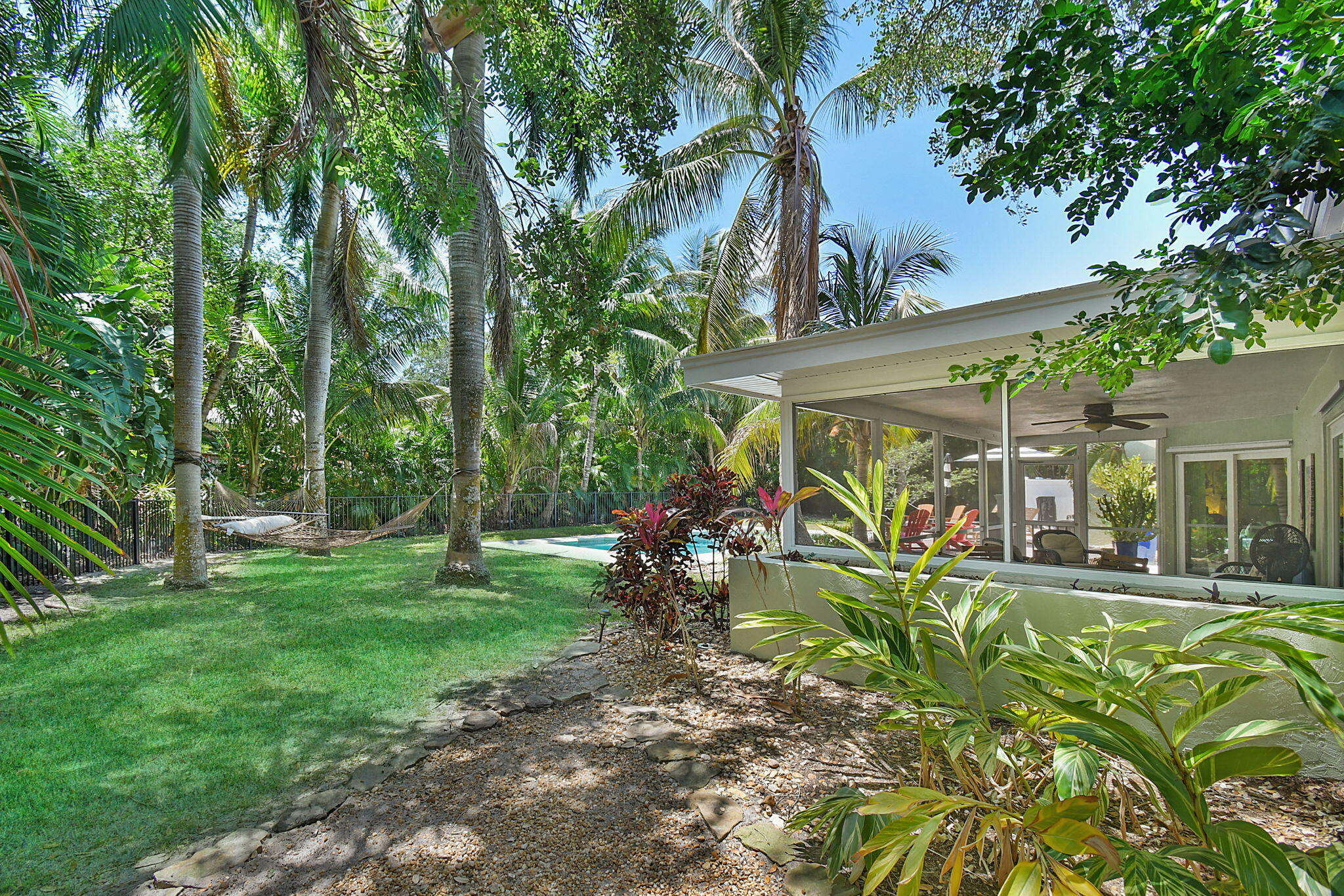 1 Riverview Drive Stuart, FL 34996 - Photo 41 of 70 Side Yard