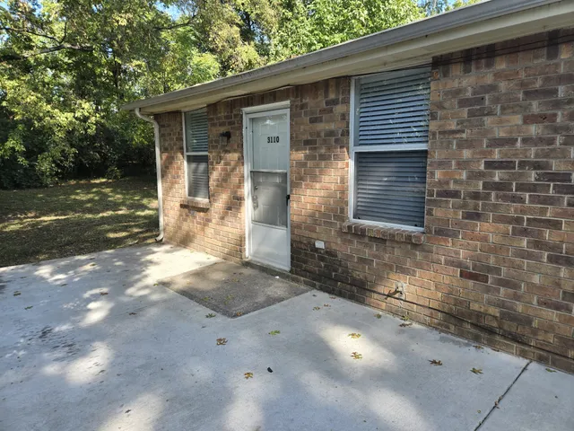 a view of a small house with yard