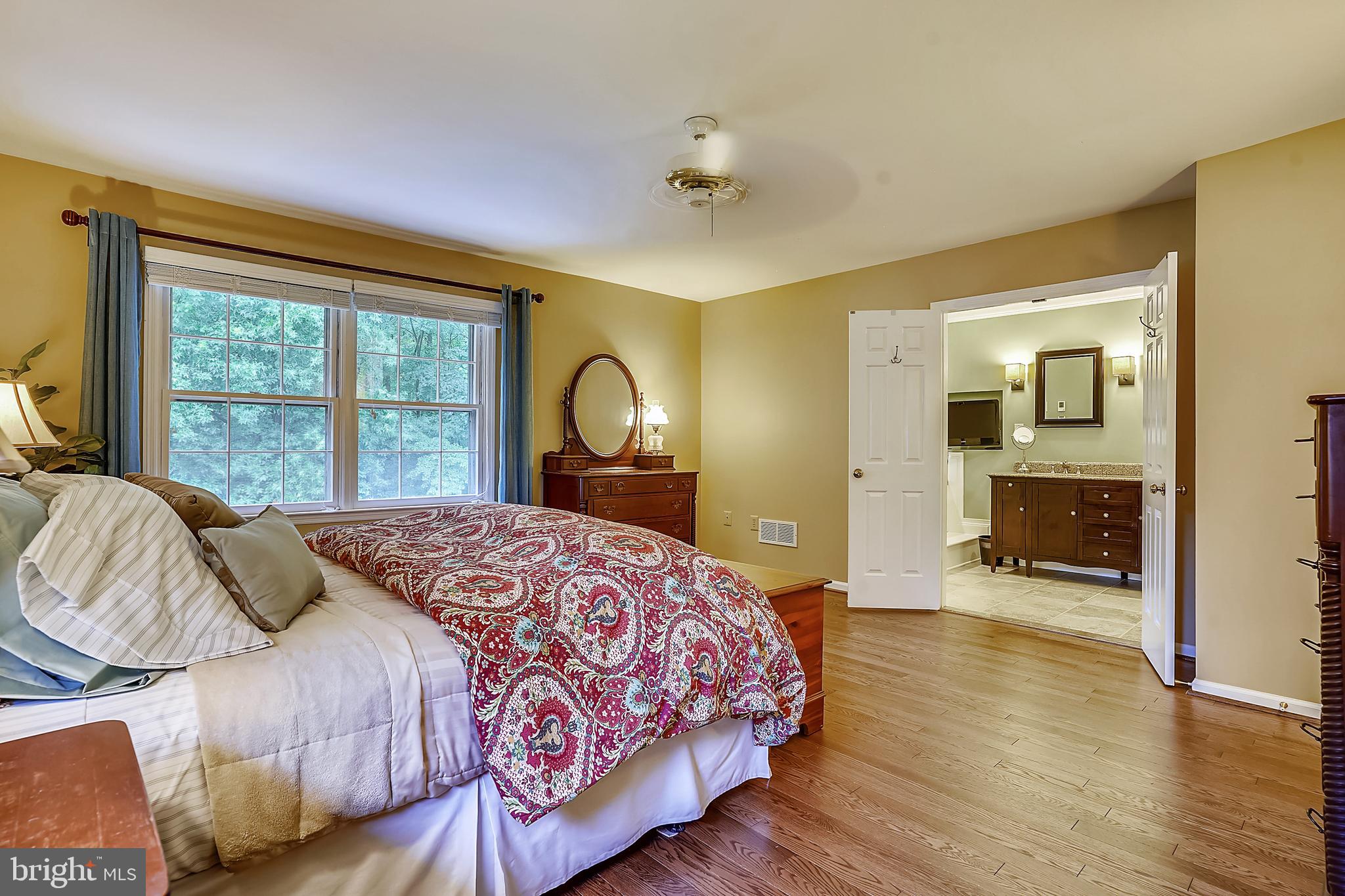 4522 Gilbertson Road Fairfax, VA 22032 - Photo 20 of 65 En-suite bath in primary bedroom.
