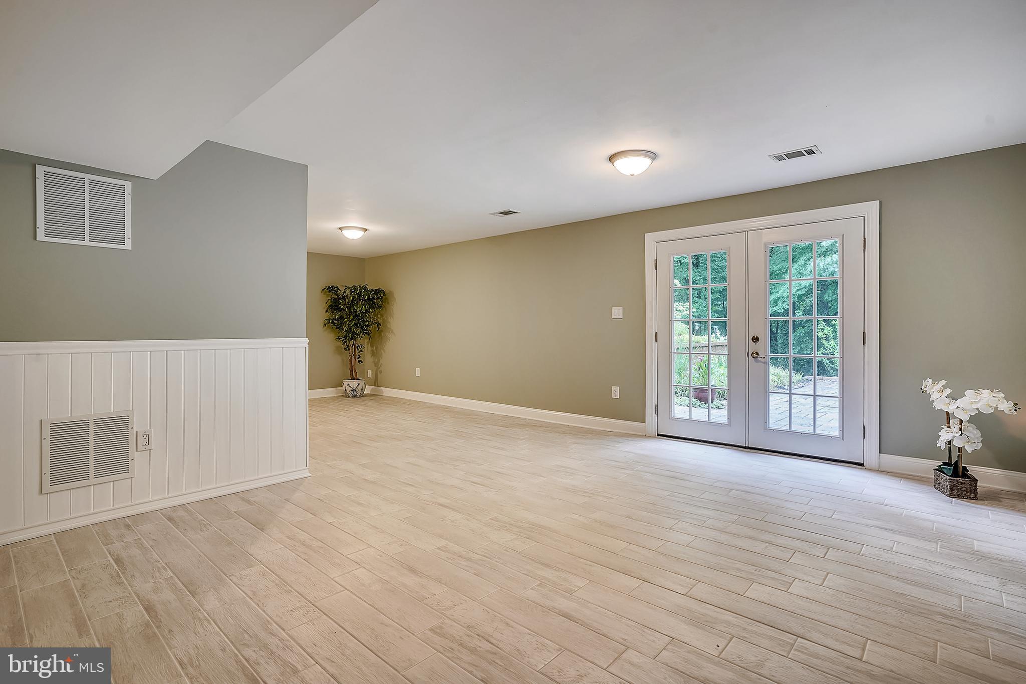 4522 Gilbertson Road Fairfax, VA 22032 - Photo 34 of 65 Walk out to patio and fire pit from LL.