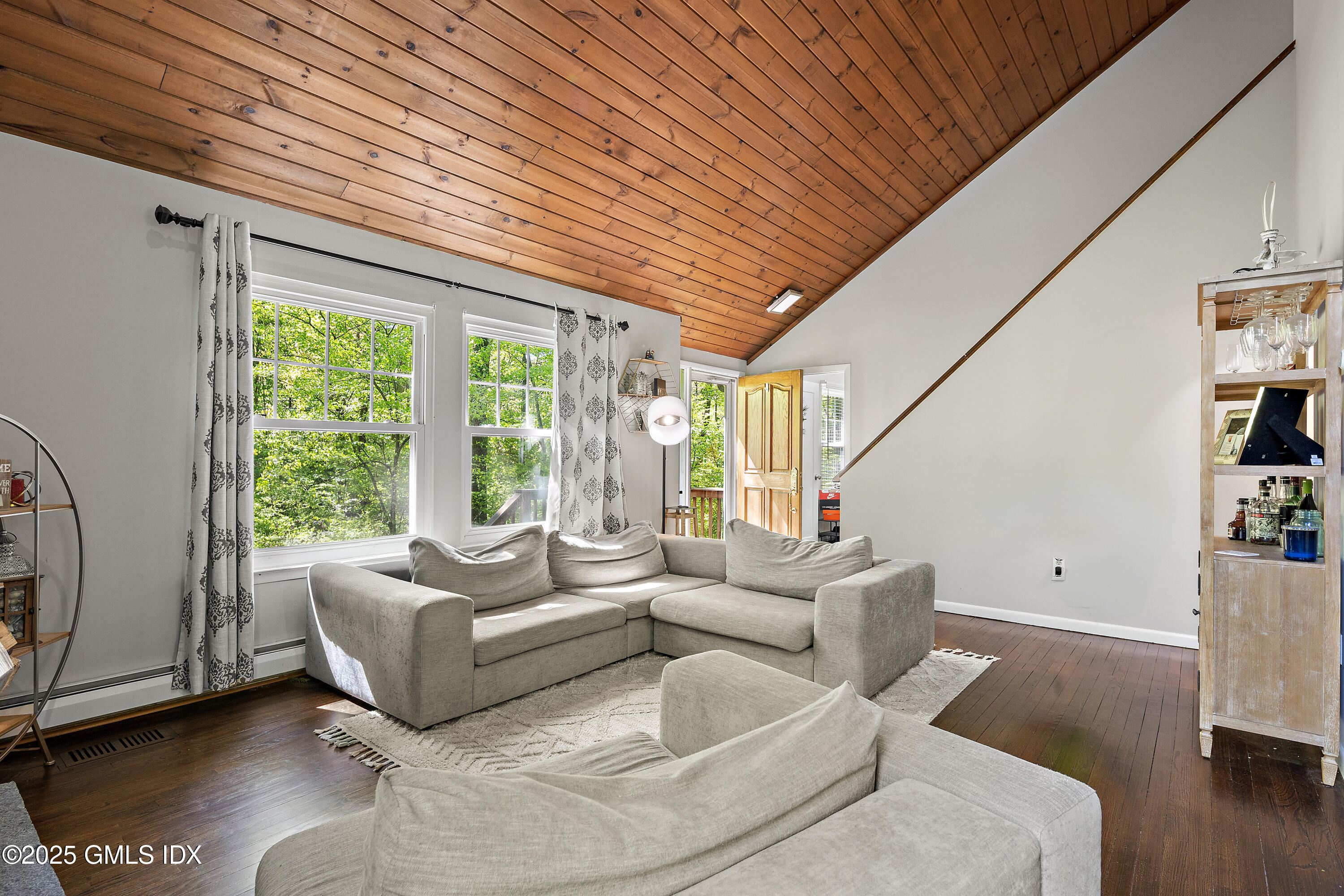 421 Chestnut Hill Road Stamford, CT 06903 - Photo 4 of 32 421 Chestnut Hill Road Stamford Ct-11