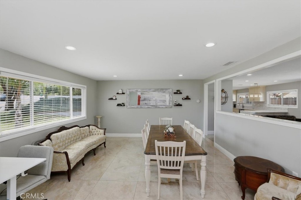 15745 Saddleback Road Riverside, CA 92506 - Photo 16 of 42 Living and Dining