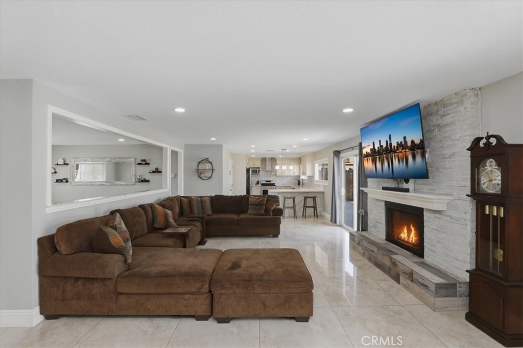 15745 Saddleback Road Riverside, CA 92506 - Photo 19 of 42 Family Room