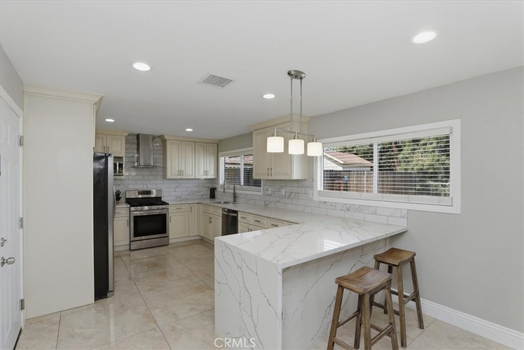 15745 Saddleback Road Riverside, CA 92506 - Photo 20 of 42 Kitchen