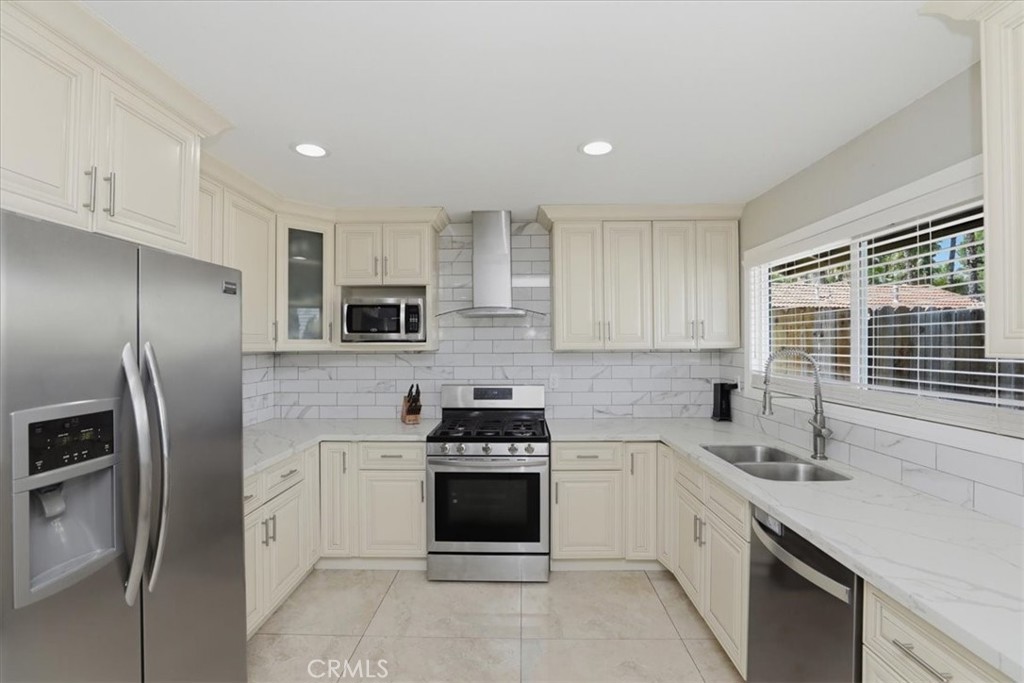 15745 Saddleback Road Riverside, CA 92506 - Photo 21 of 42 Kitchen