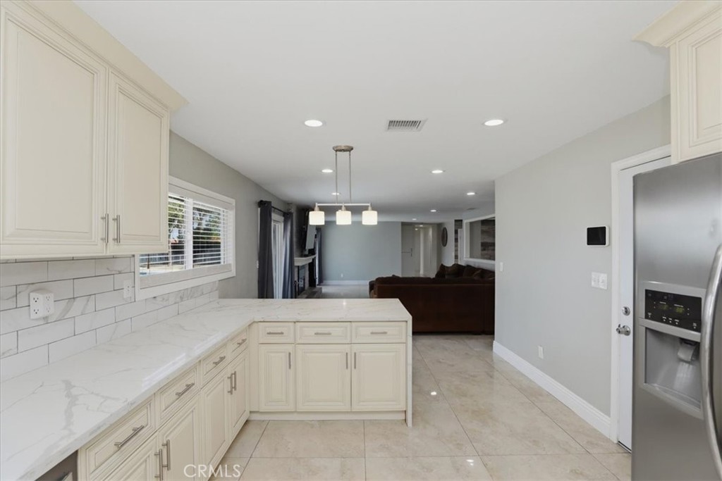 15745 Saddleback Road Riverside, CA 92506 - Photo 22 of 42 Kitchen