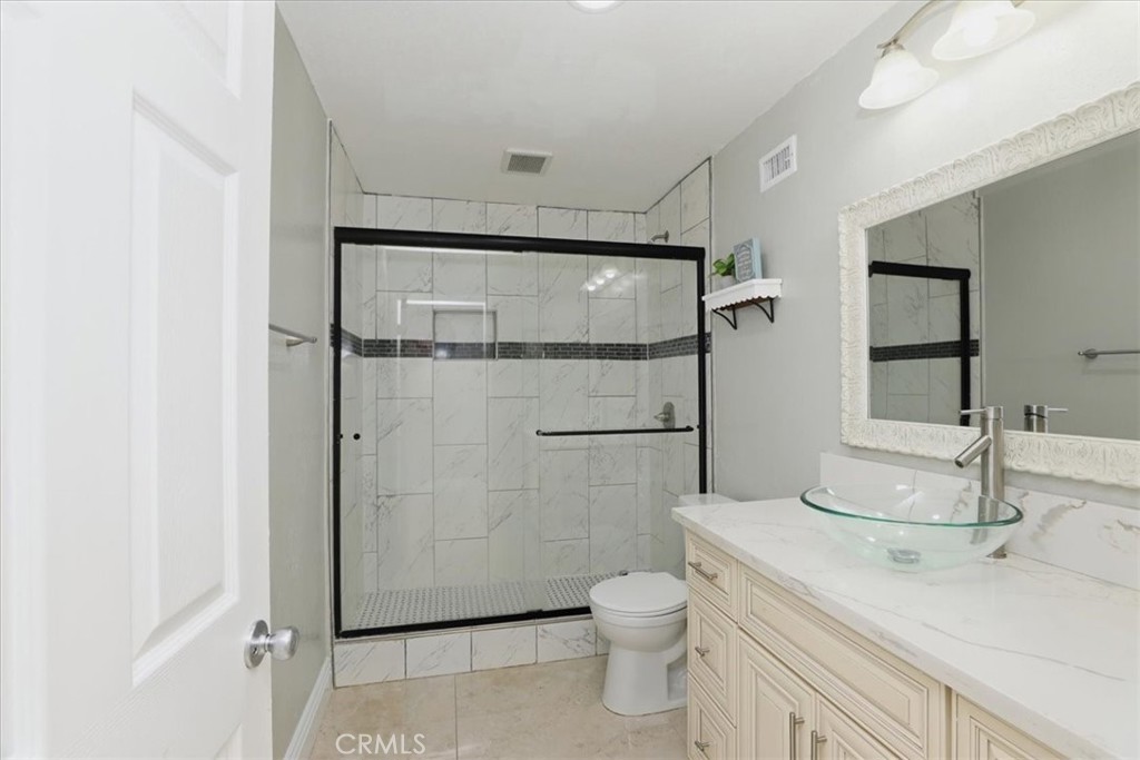 15745 Saddleback Road Riverside, CA 92506 - Photo 27 of 42 Hallway Bathroom