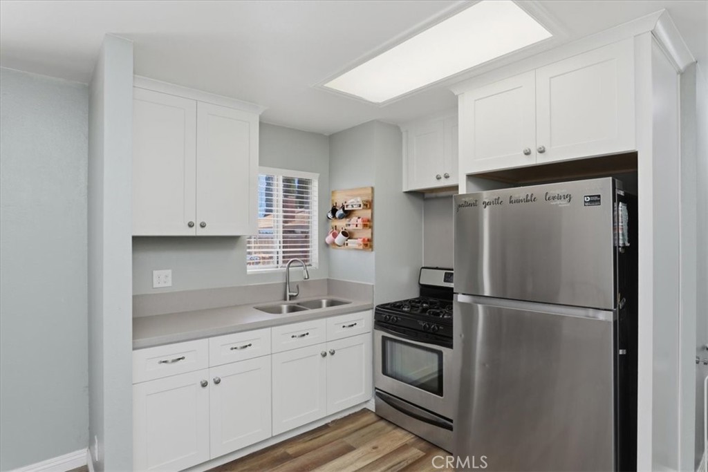 15745 Saddleback Road Riverside, CA 92506 - Photo 10 of 42 Guest House/ADU Kitchen