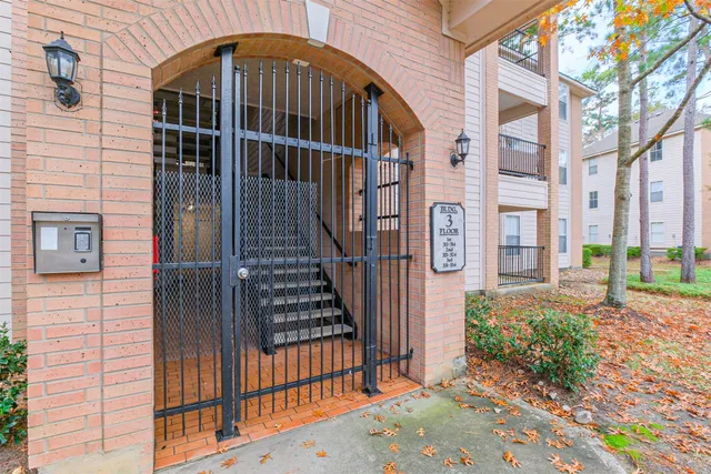 $1,700 | 8051 Bay Branch Drive, Unit 312, The Woodlands, TX 77382