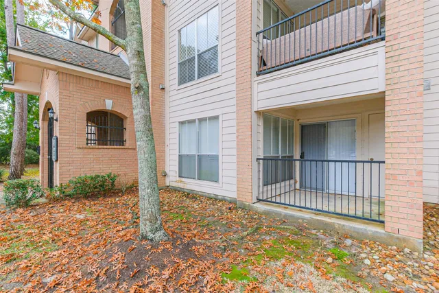 a view of a entrance with a house